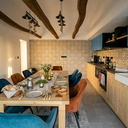Apartment Napvirag By Nw Vanyarc
